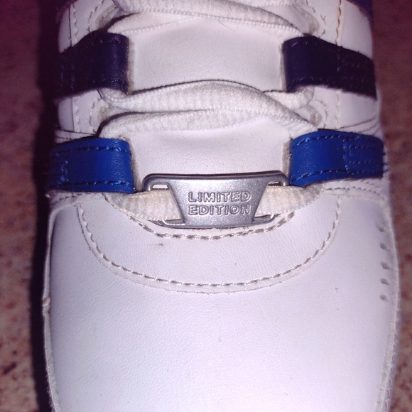 NWOT Men's Limited Edition K-Swiss White & Blue Shoes. Size 9 - Picture 4 of 6
